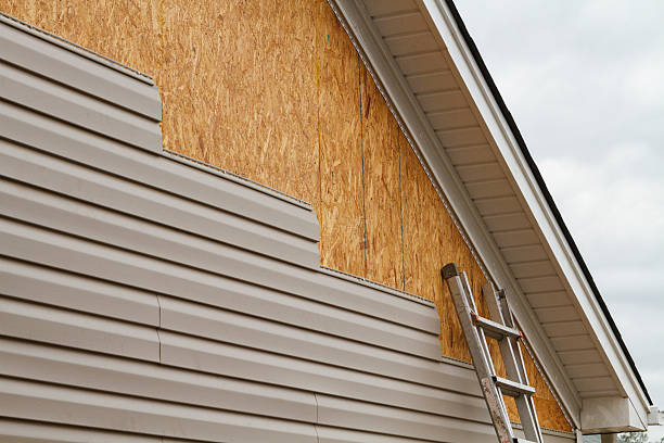 Professional Siding Installation technician working in Travelers Rest, SC